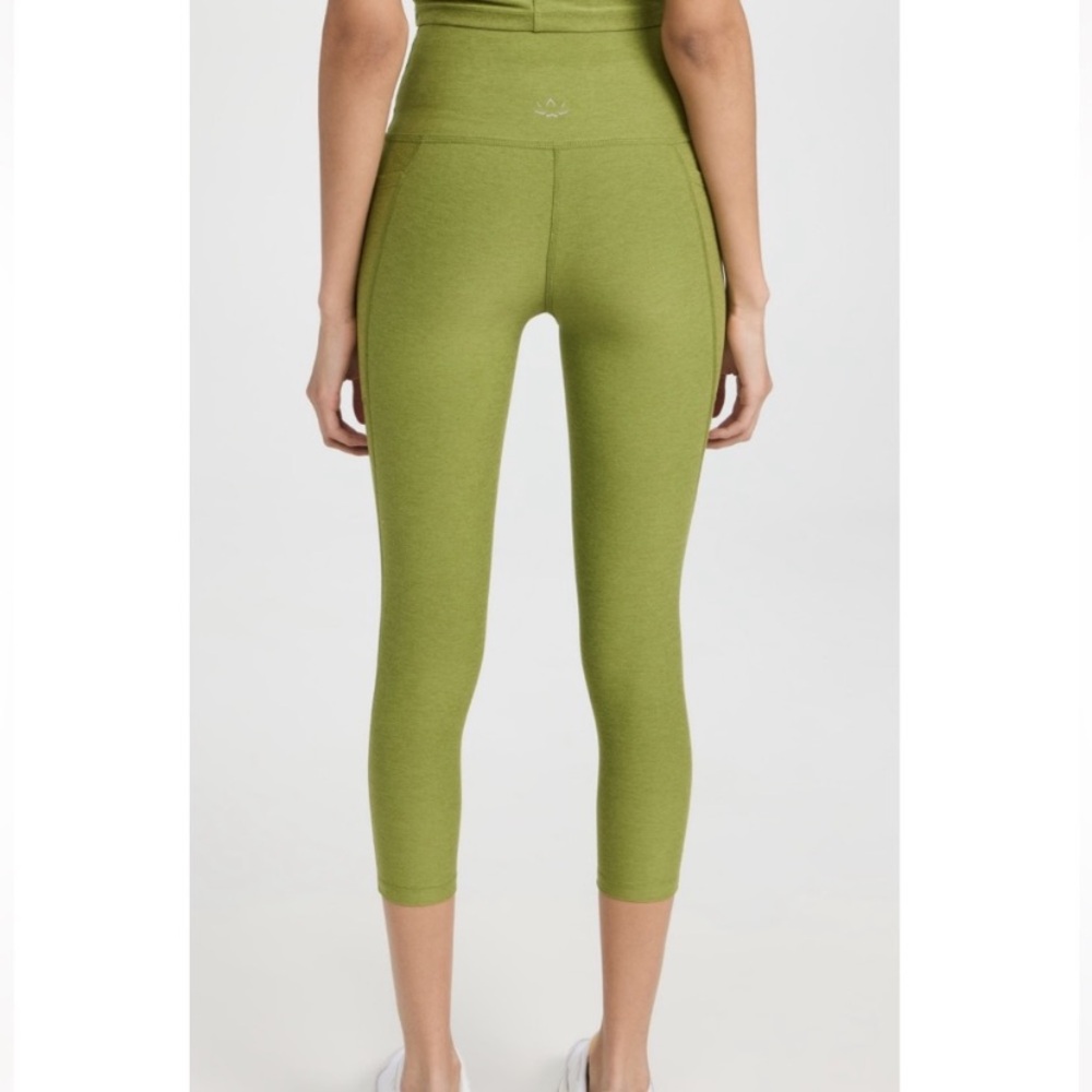 Beyond Yoga Spacedye Out Of Pocket High Waisted Capri Legging in Fern Green ~ S - Picture 3 of 9